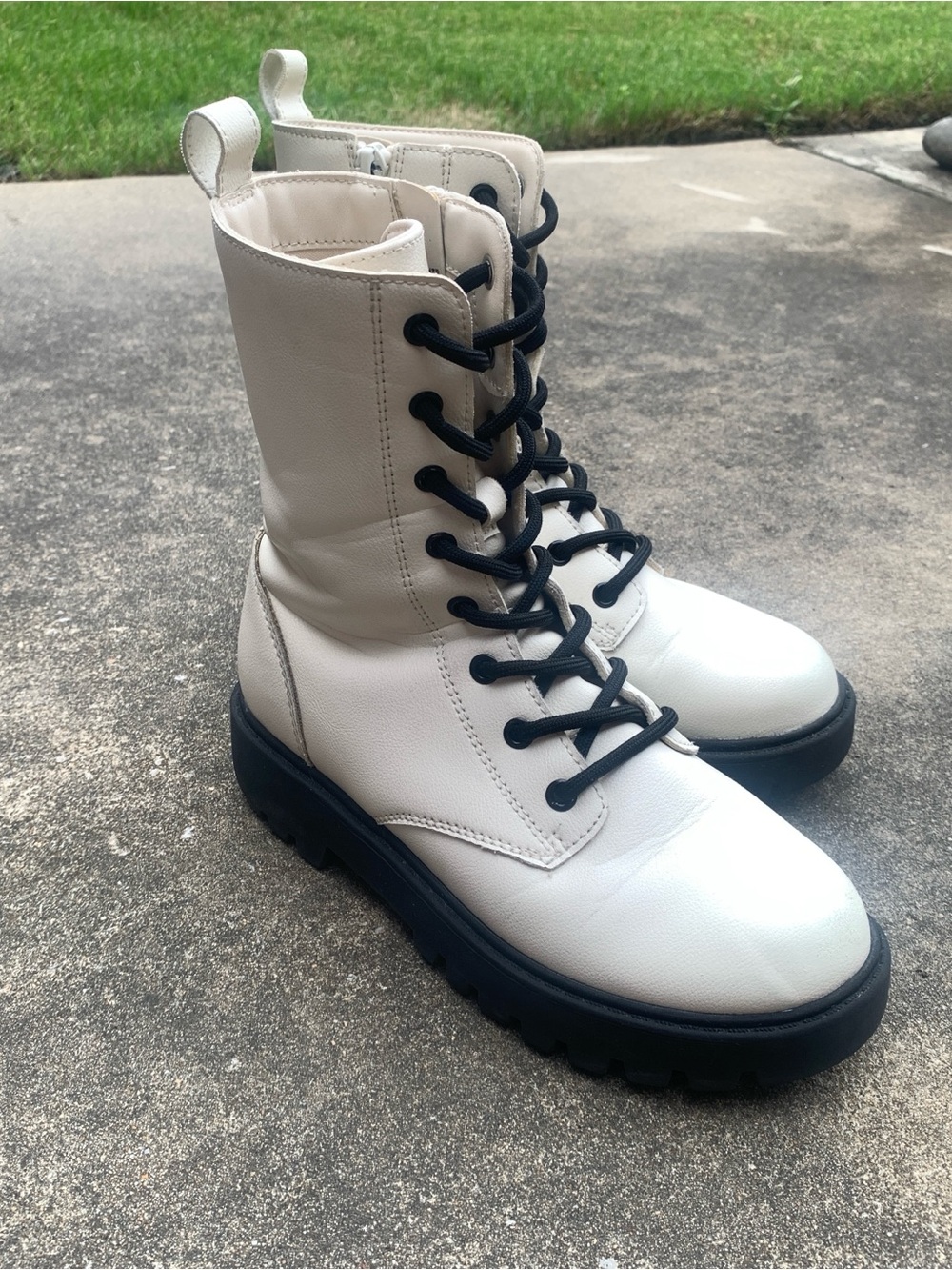 Girls sz 2 Classic White Combat Boots with Black Laces